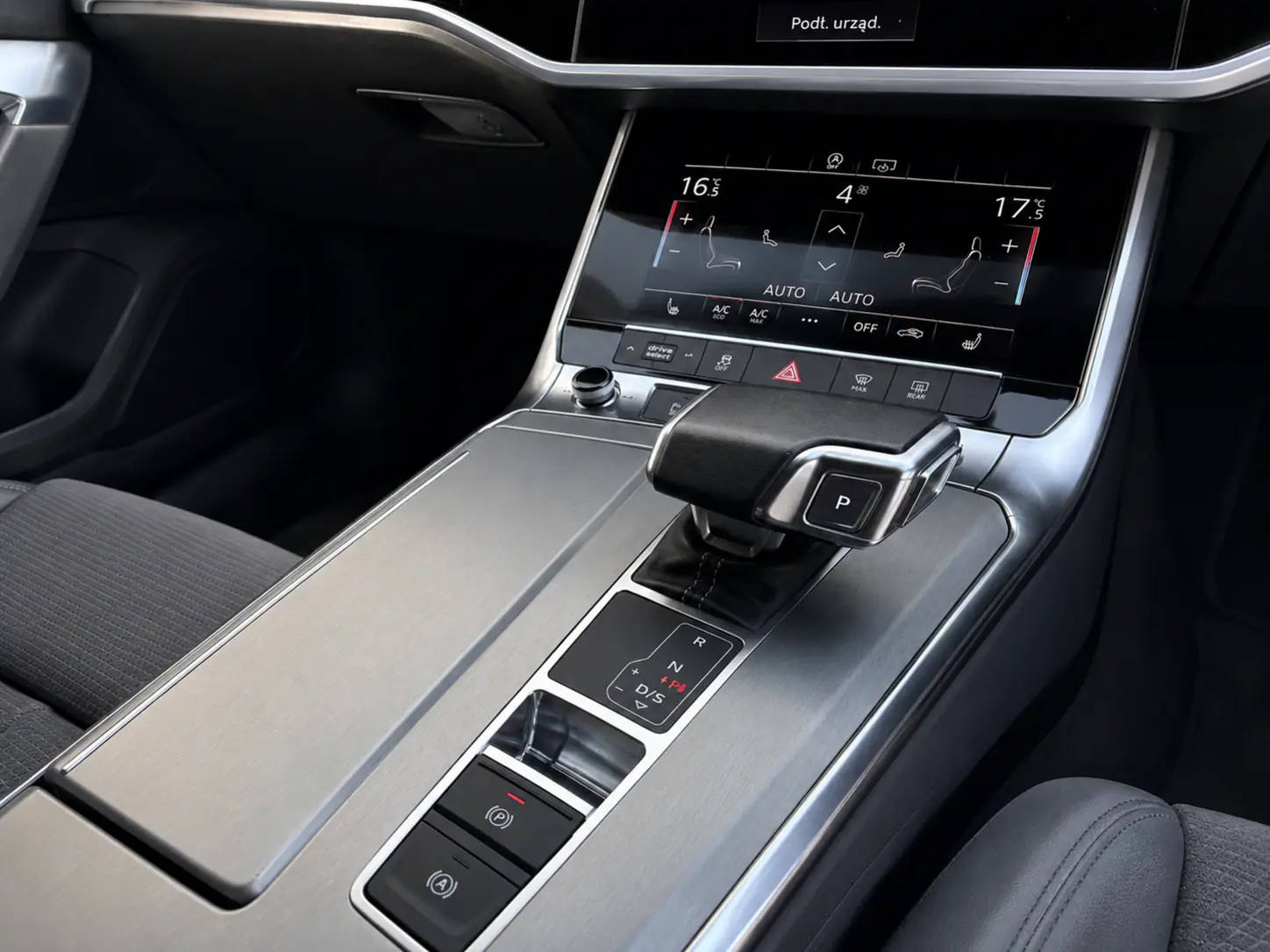 Audi A6 - gear selector and centre console