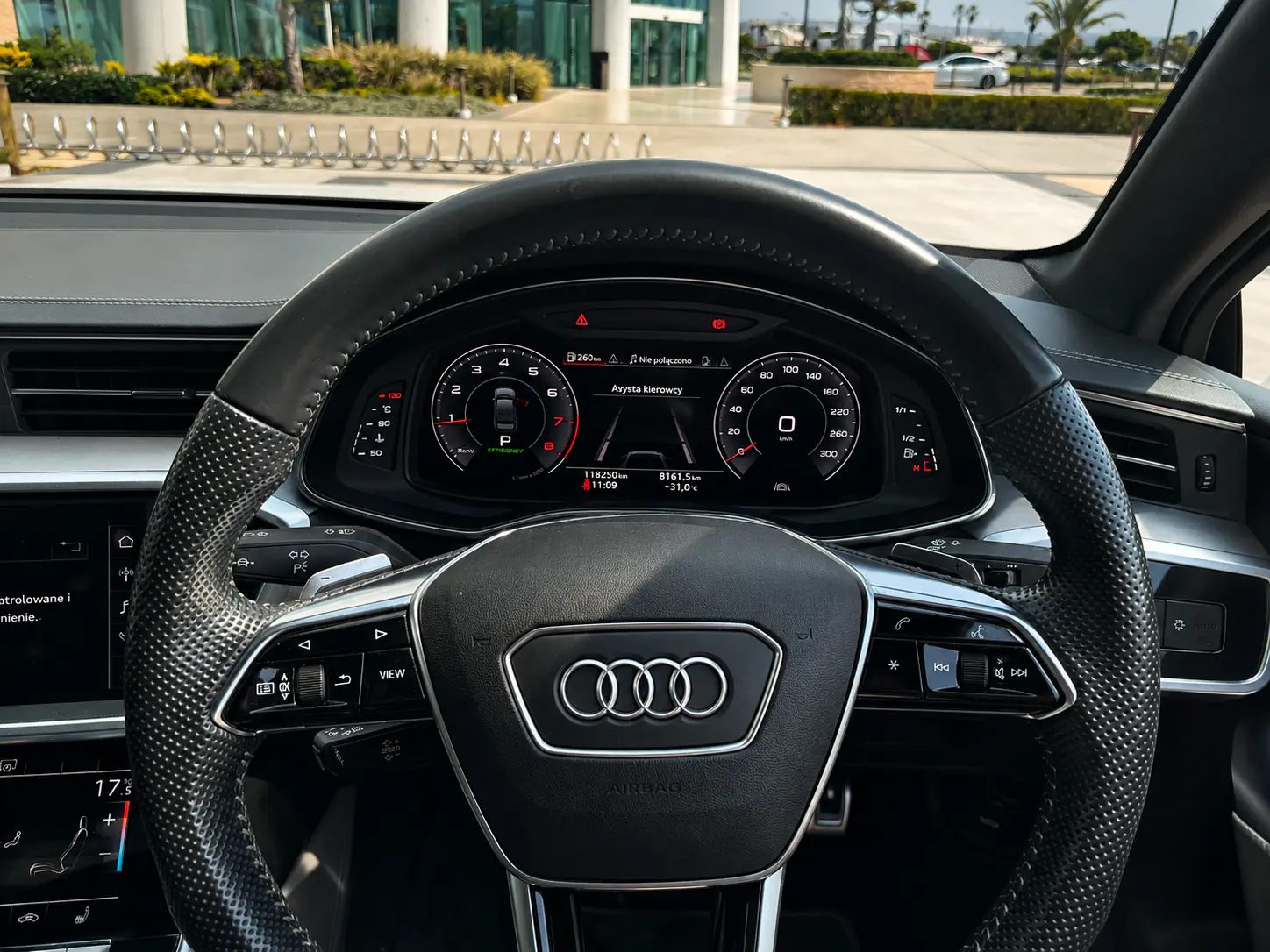 Audi A6 steering wheel and Virtual Cockpit