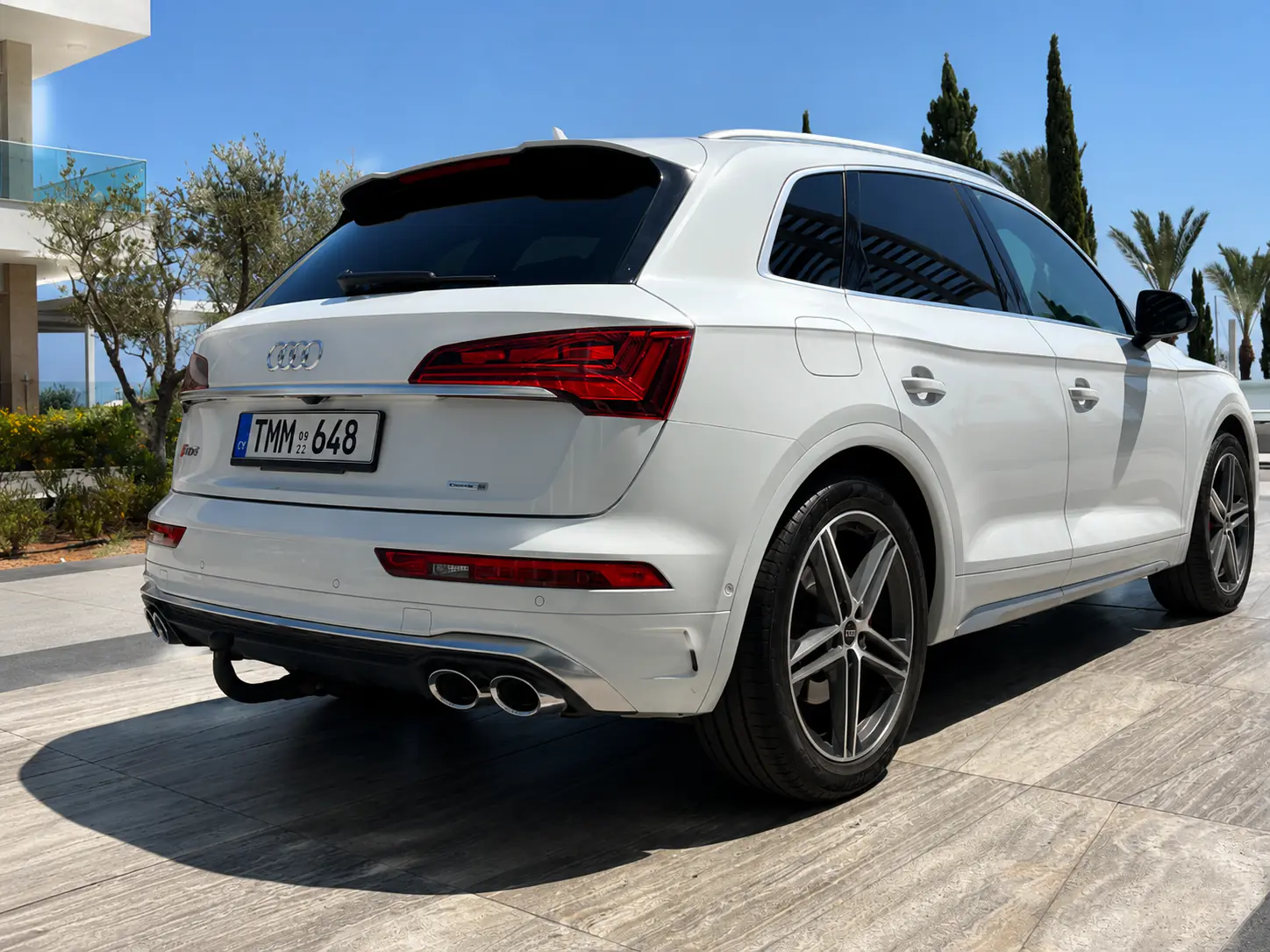 Audi SQ5 - rear three-quarter view