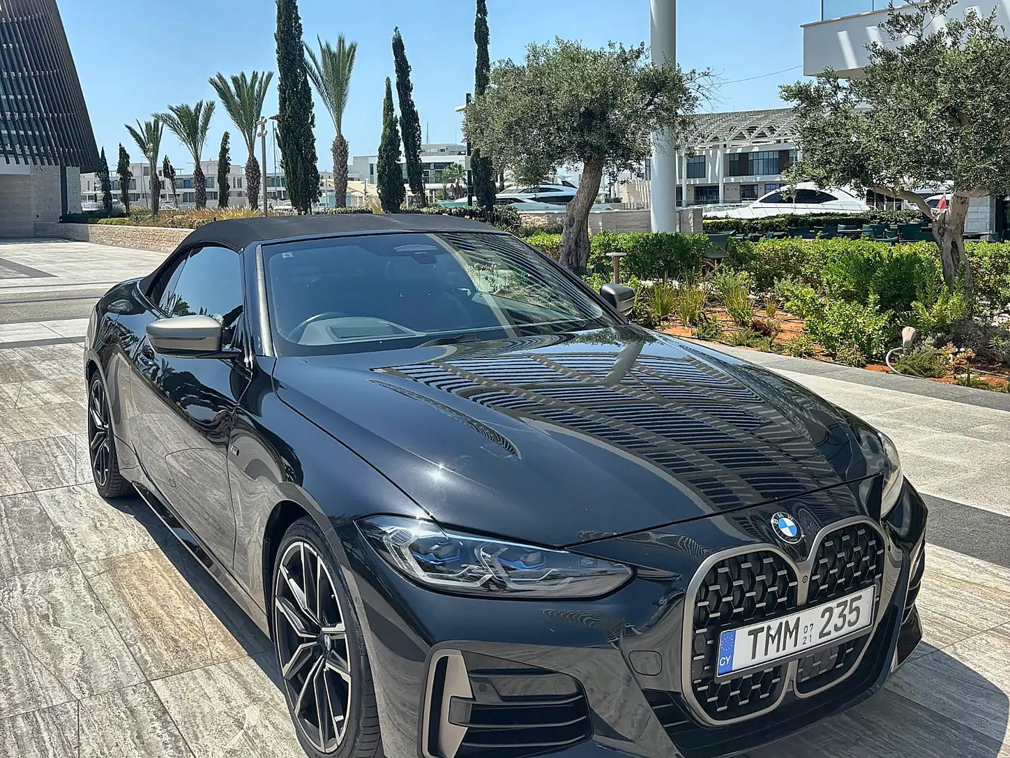 BMW M440i Cabrio - acoustic fabric soft-top closed