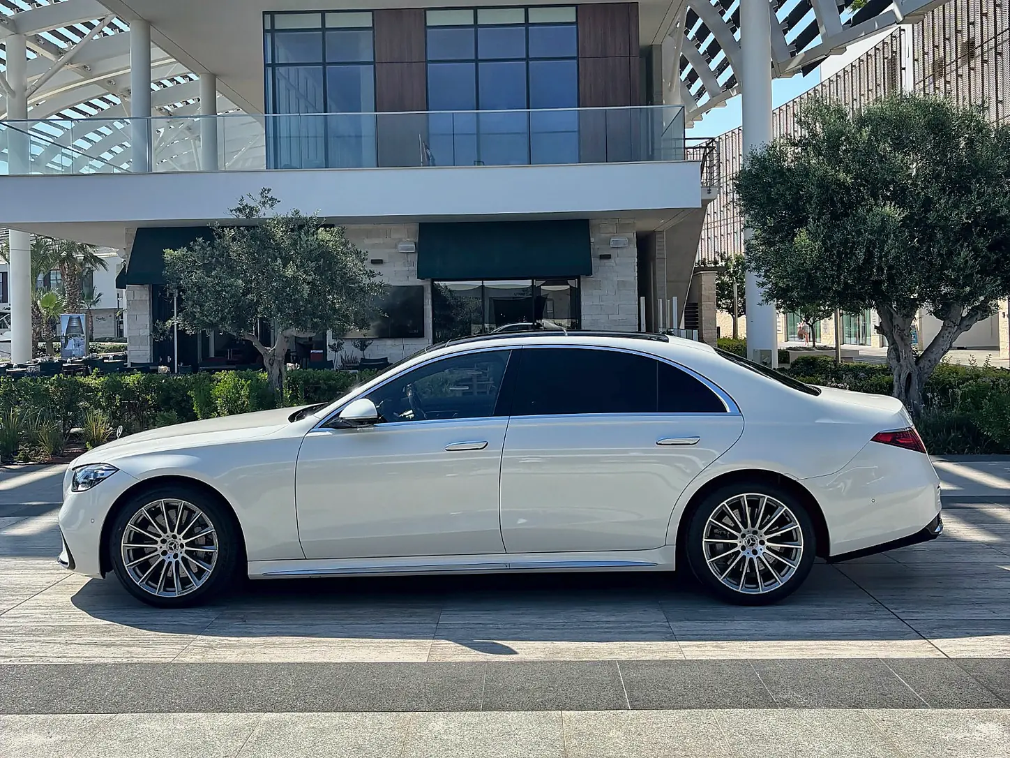 Mercedes S 400 d - side profile