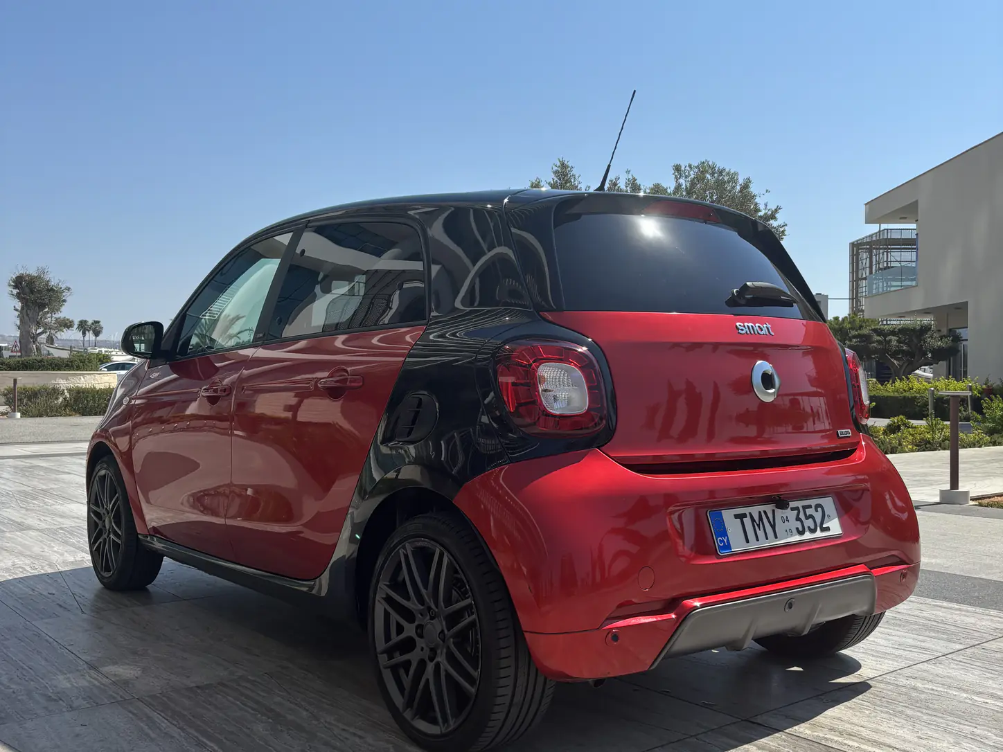 Smart Forfour - rear three-quarter view